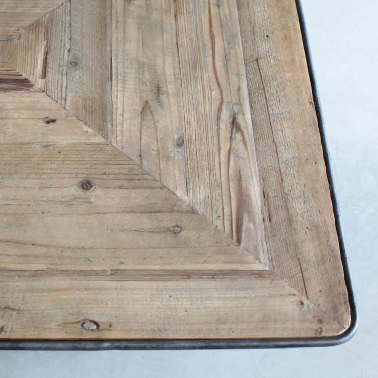 クリスコーヒーテーブル