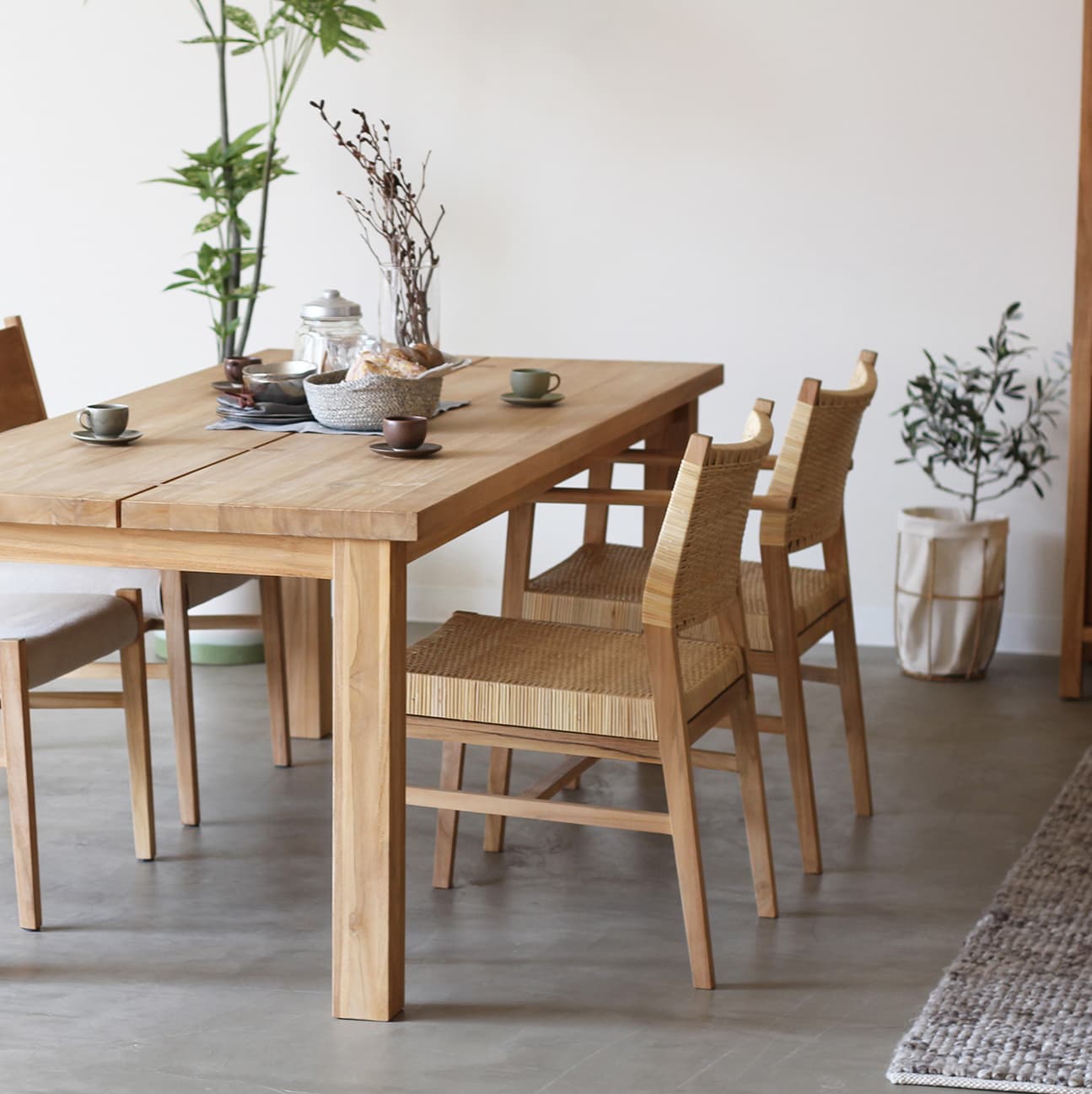 タスカーダイニングテーブル