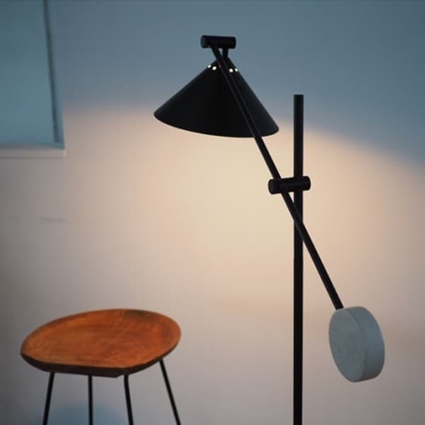 トゥローフロアライト