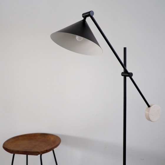 トゥローフロアライト