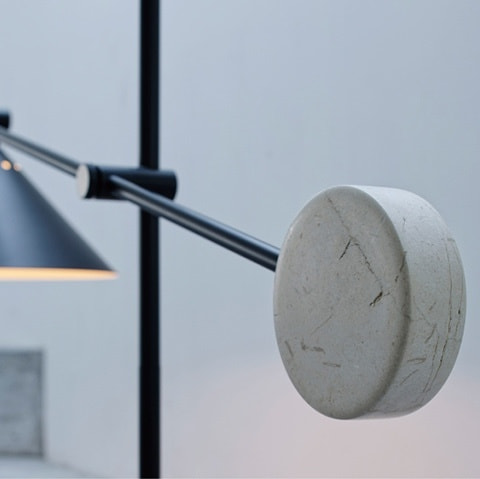 トゥローフロアライト