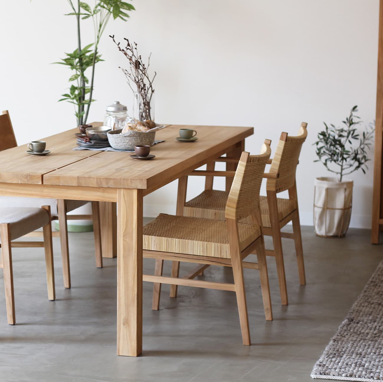 タスカーダイニングテーブル